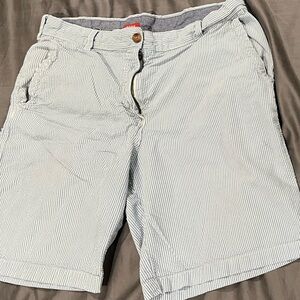 IZOD men’s seersucker shorts